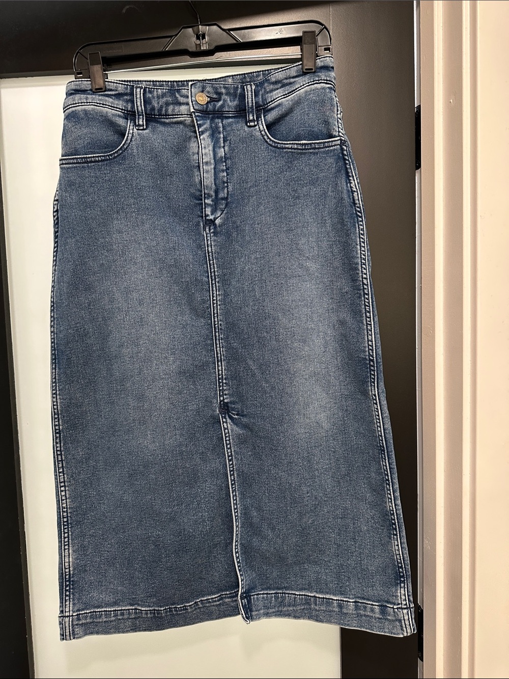Faherty Classic Mid-Blue Denim Midi Skirt for Women
